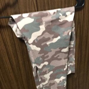 Camouflage leggings size 2x great shape